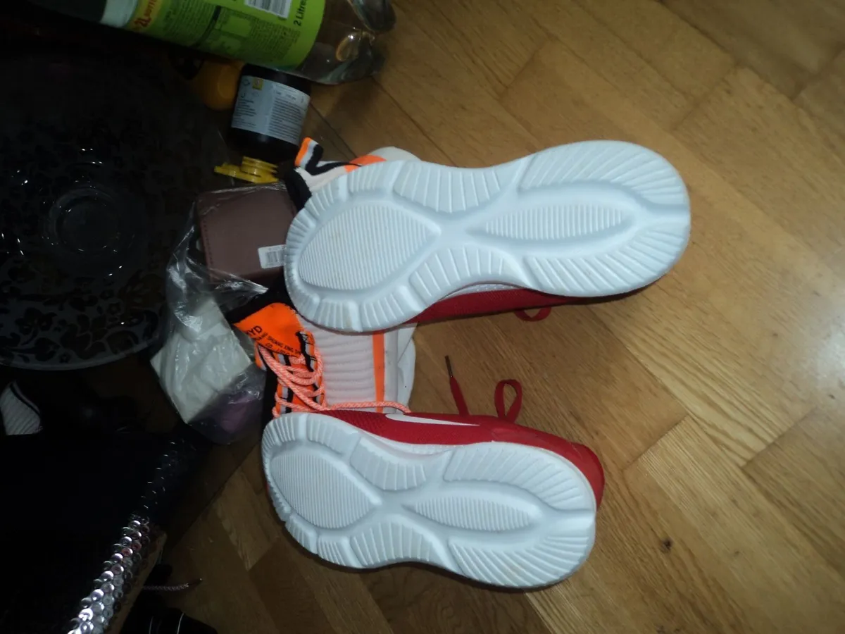 Ladies New Nike runners - Image 3