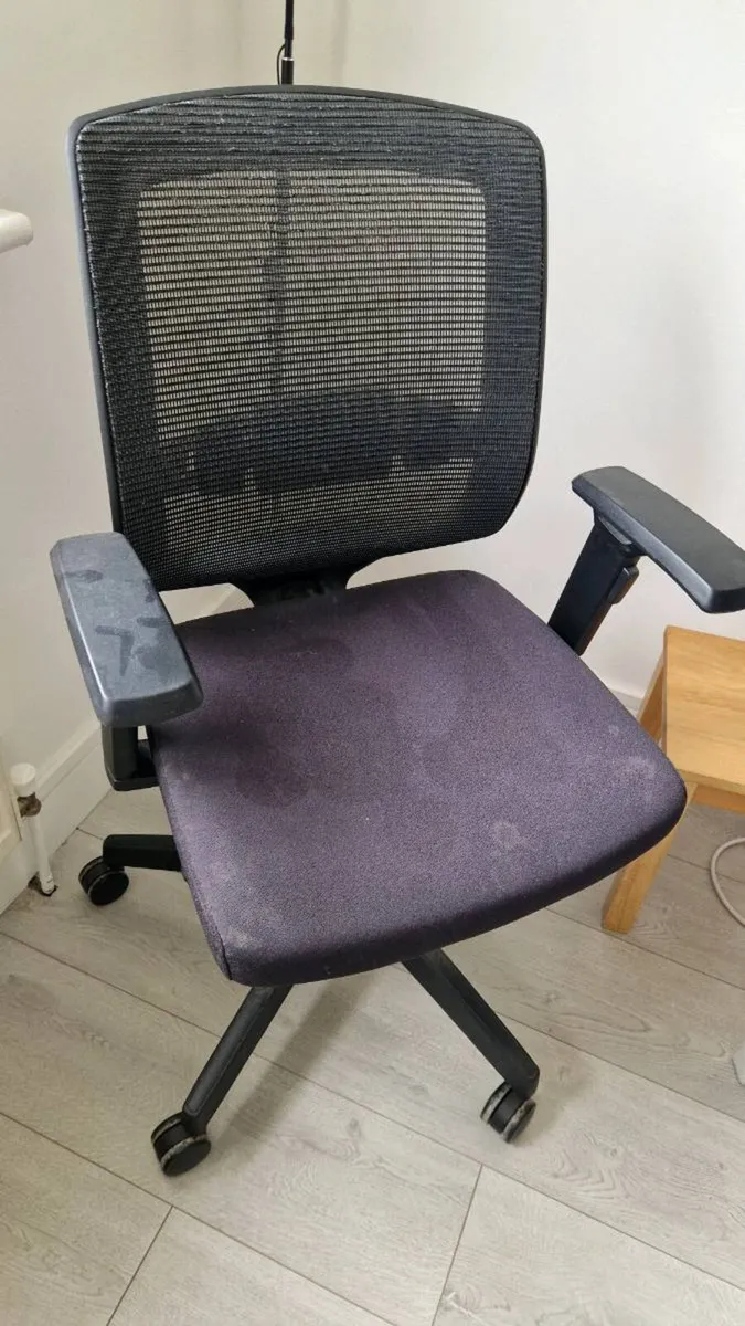 Office chair - Image 1