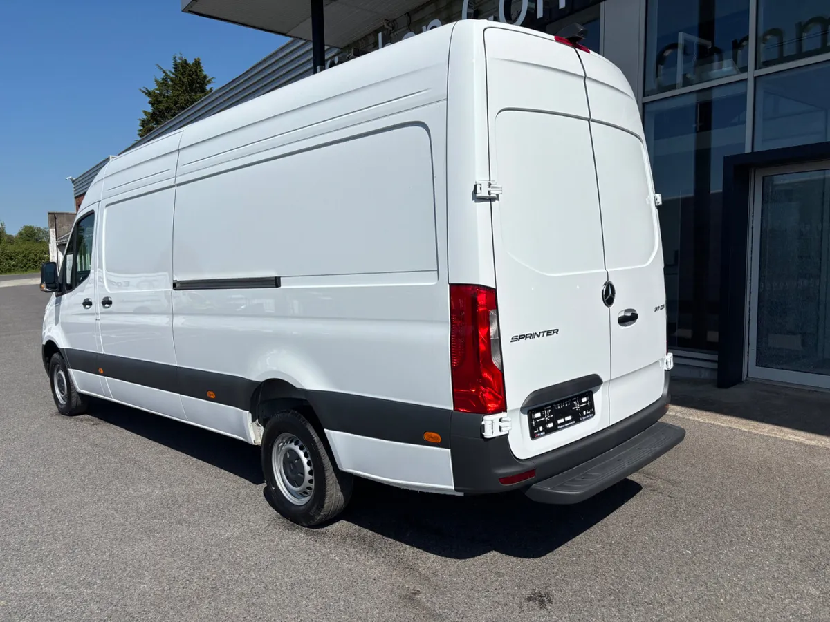 Sprinter 317 Auto for 262 Registration - Image 4