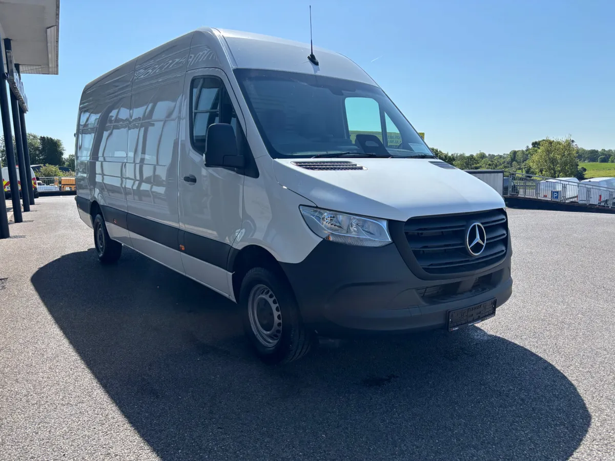 Sprinter 317 Auto for 262 Registration - Image 3