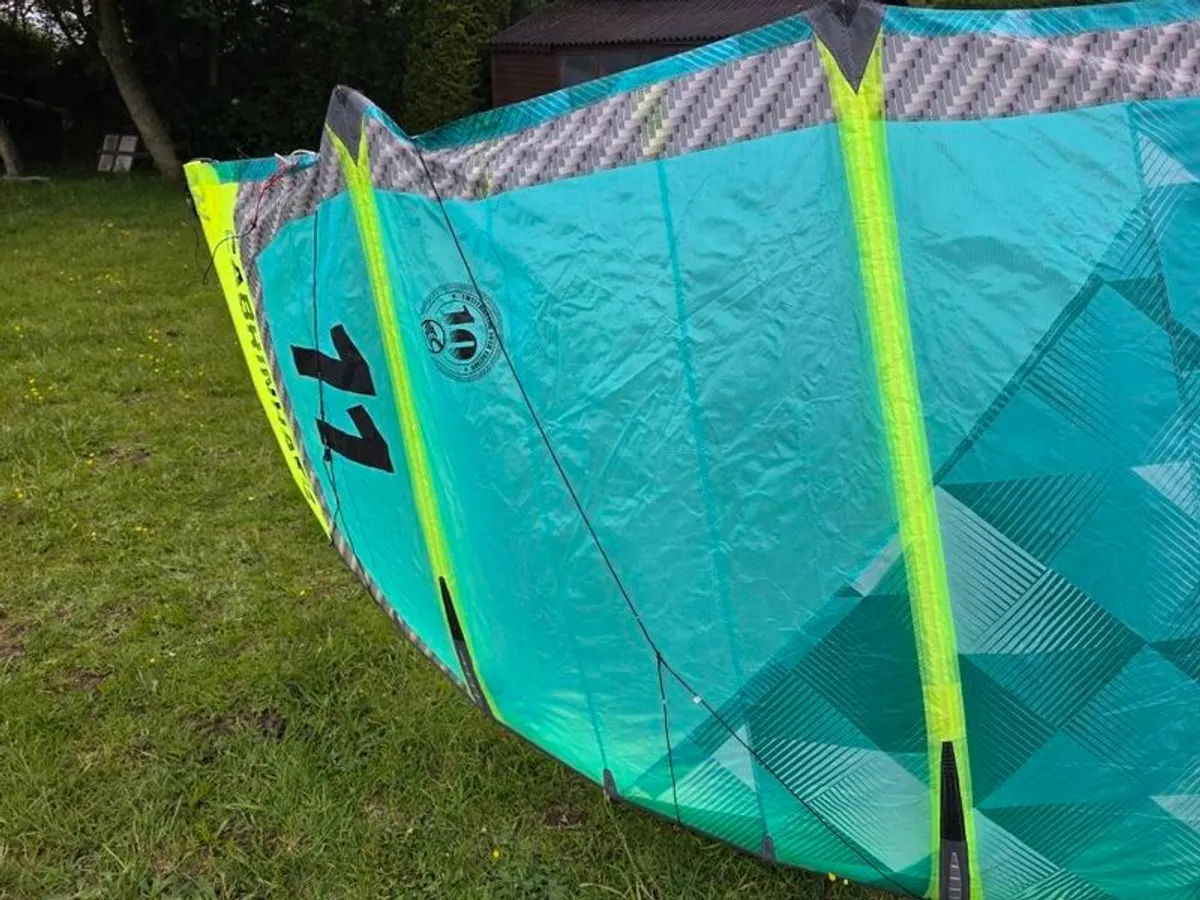 Cabrinha Switchblade 11M, complete with bar and lines. - Image 3