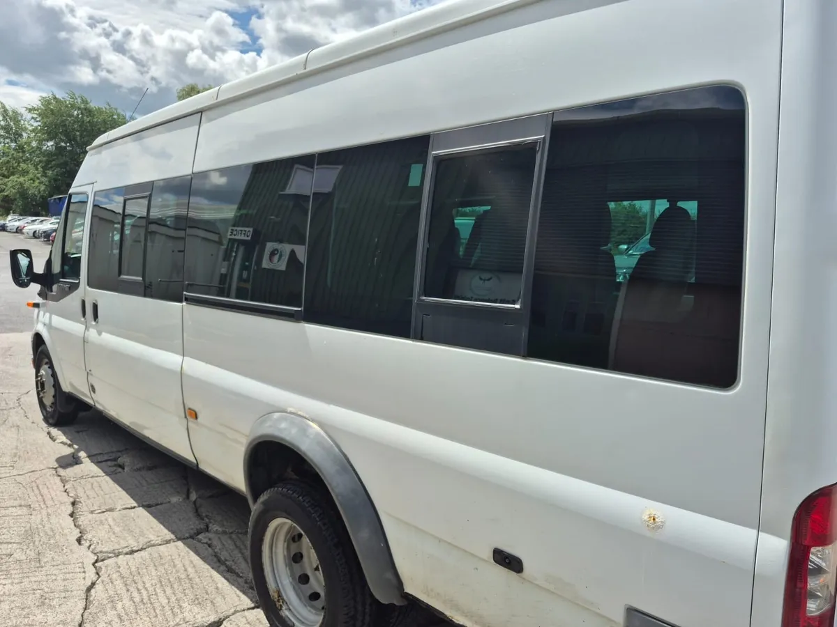 Ford Transit 17 seater minibus 2006 - Image 2