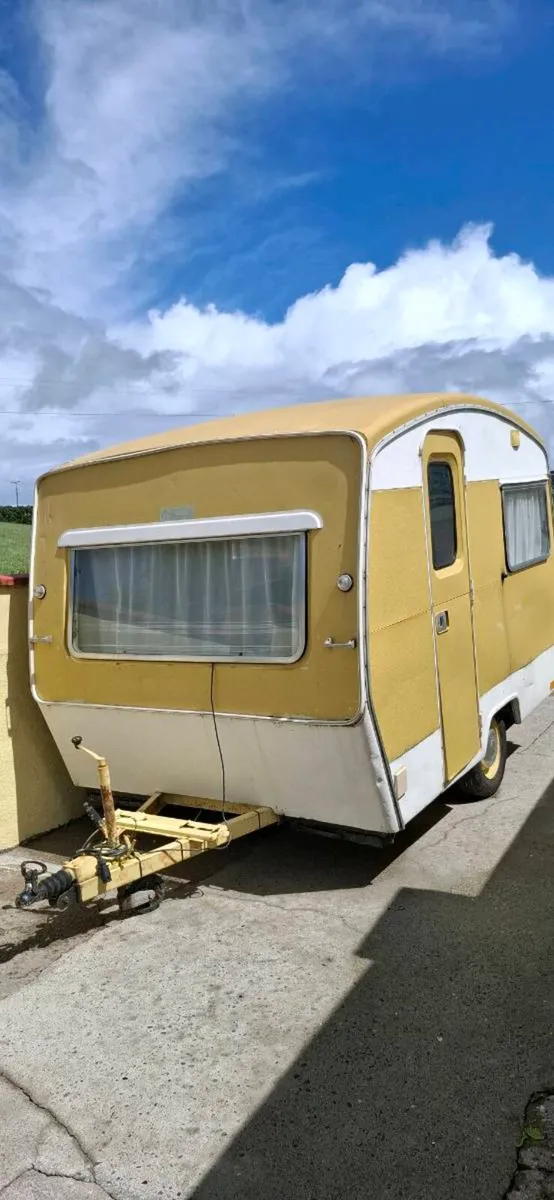 Two vintage caravanp - Image 1