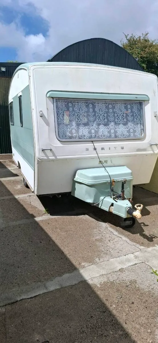 Two vintage caravanp - Image 2