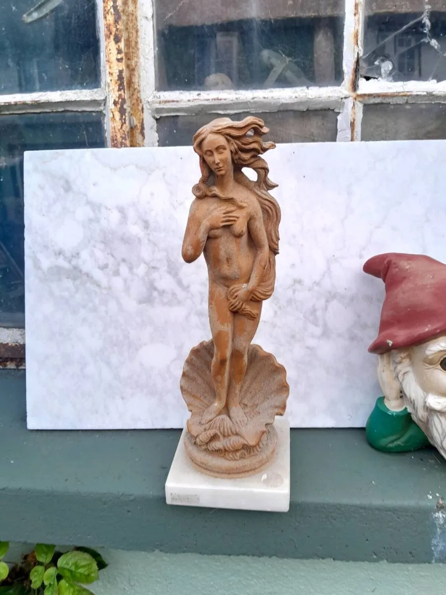 Old taracotta lady figure - Image 1