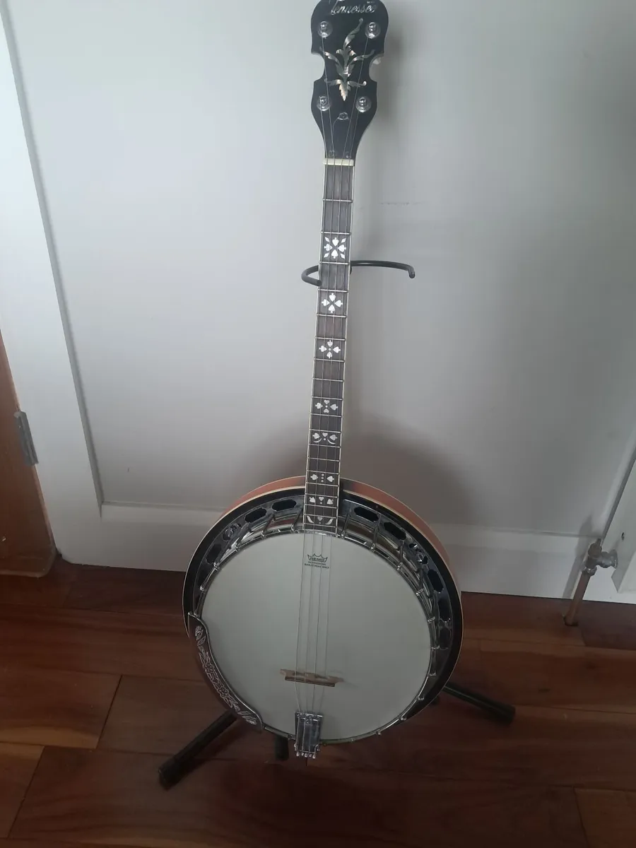 Banjo 4 string Tennessee & case - Image 1