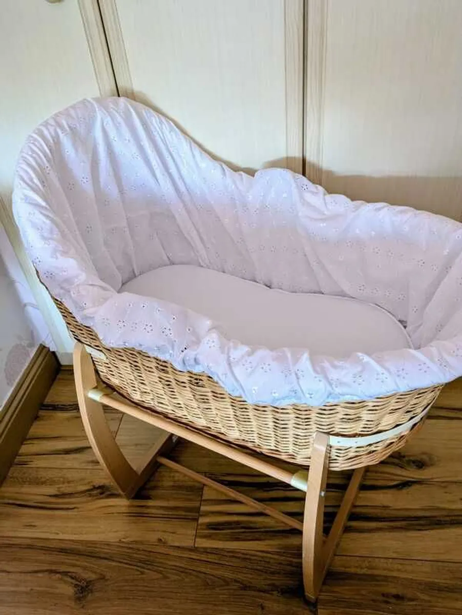 Baby Rocking Moses Basket / Bassinet with Stand - Image 2