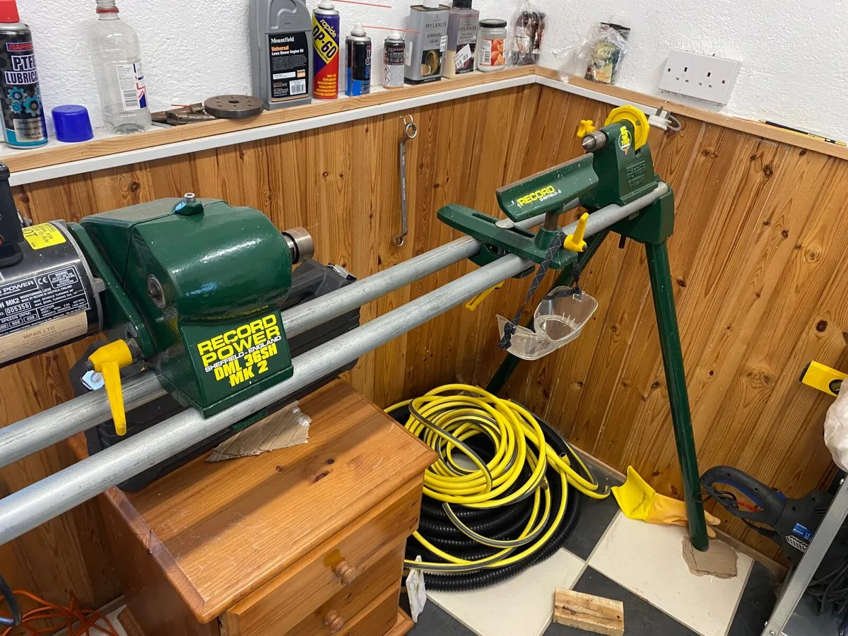 Woodturning lathe - Image 1