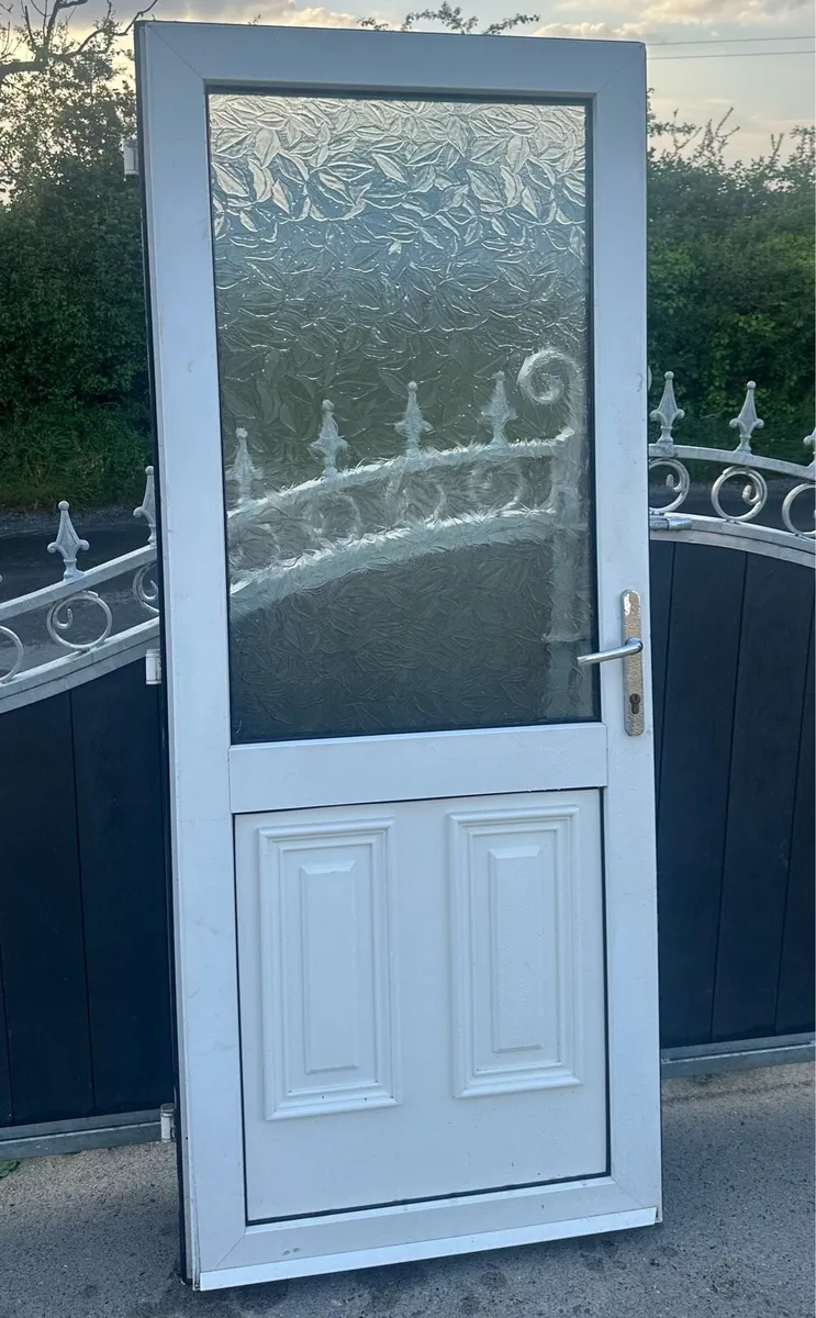 Front door and back door - Image 4