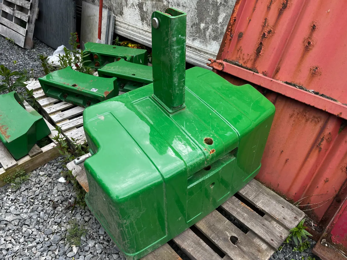 S/H JD 1800kg weight back + 110kg weight carriers - Image 3