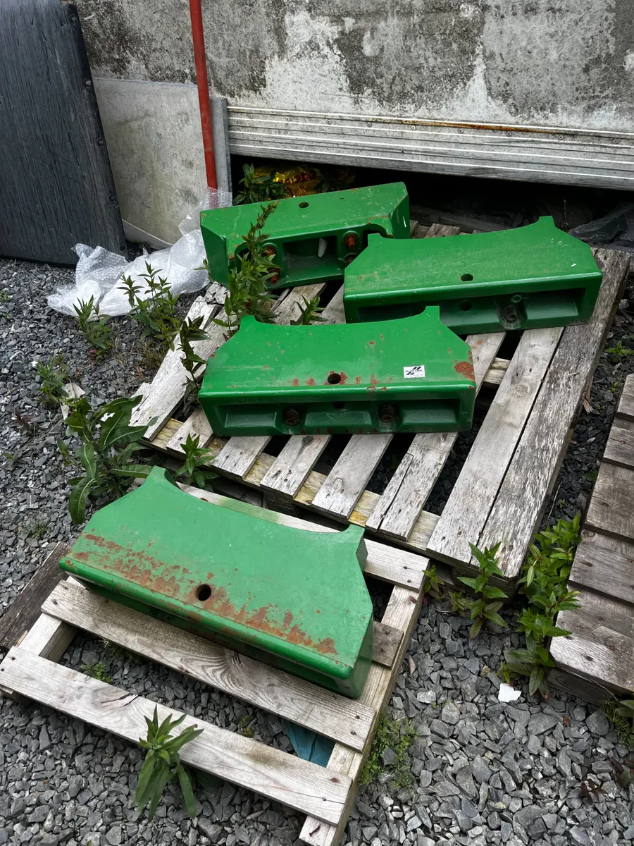 S/H JD 1800kg weight back + 110kg weight carriers - Image 4