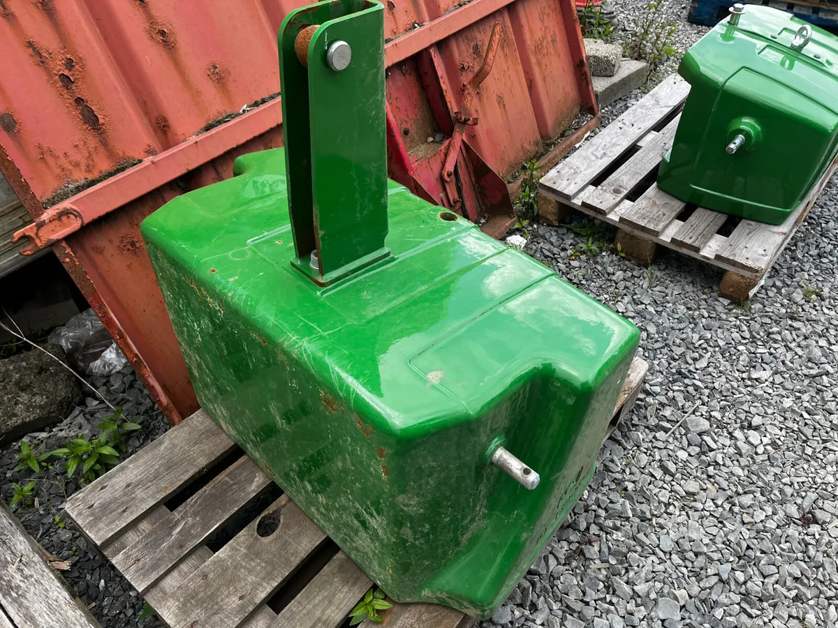 S/H JD 1800kg weight back + 110kg weight carriers - Image 2