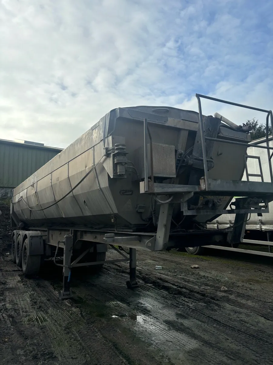 Tipping trailer - Image 1