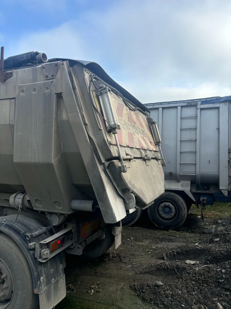 Tipping trailer - Image 3