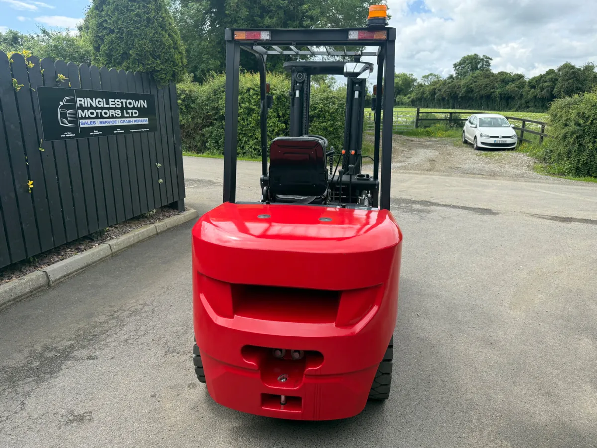 2025 3 Tonne Fork Lift 3 Hours on Clock !! - Image 4