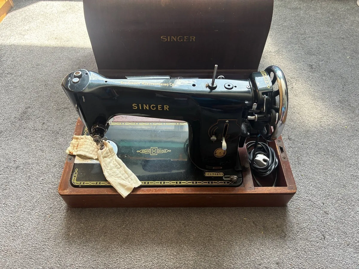 Singer 201K Sewing Machine – 1955 - Image 1