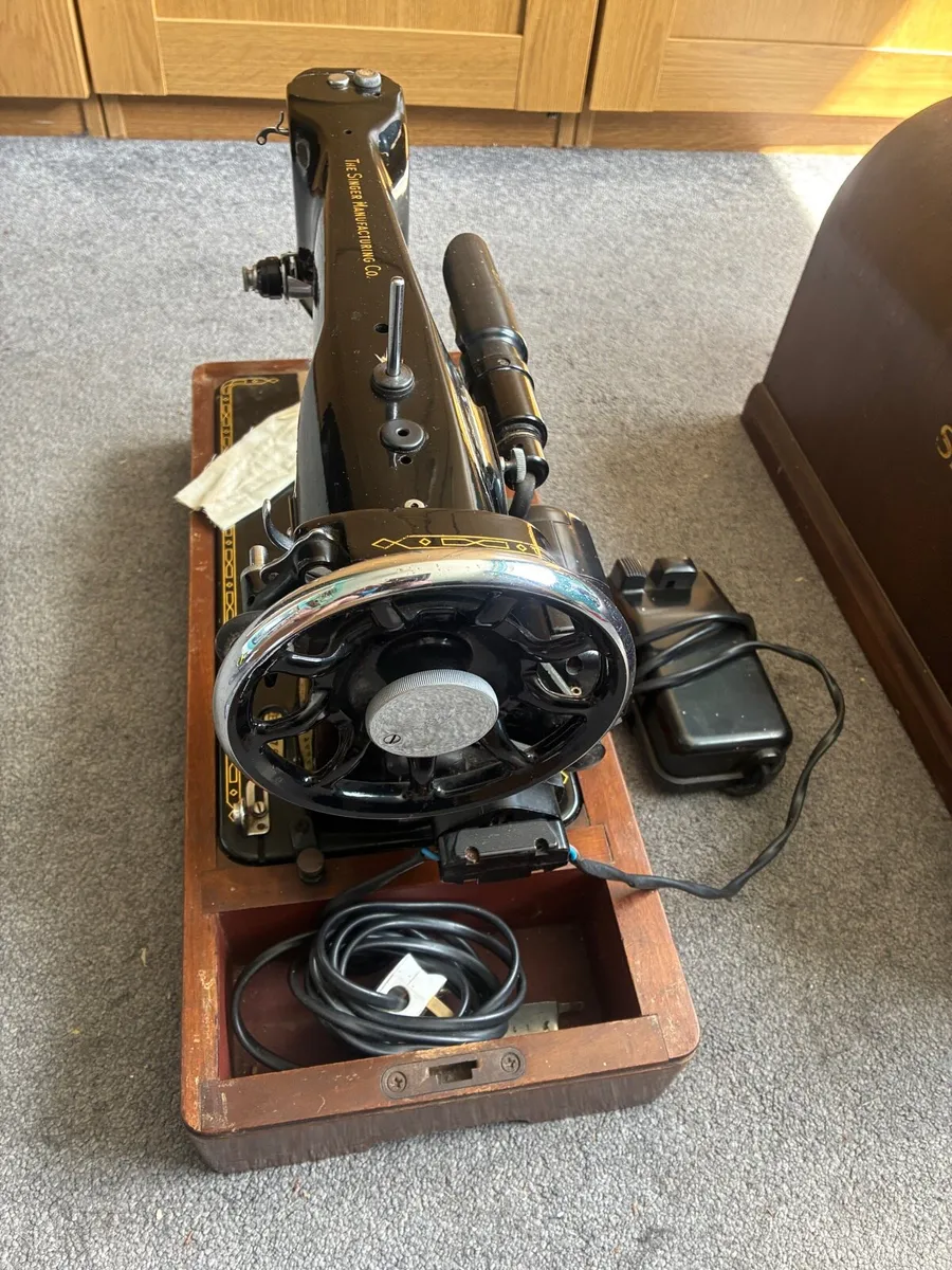 Singer 201K Sewing Machine – 1955 - Image 3