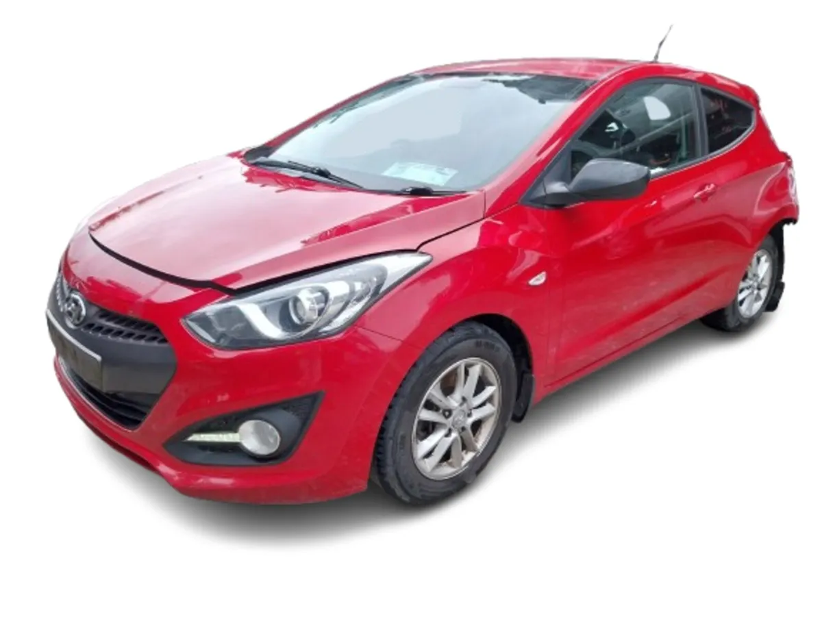 2013 HYUNDAI I30 For Breaking/Dismantling - Image 3