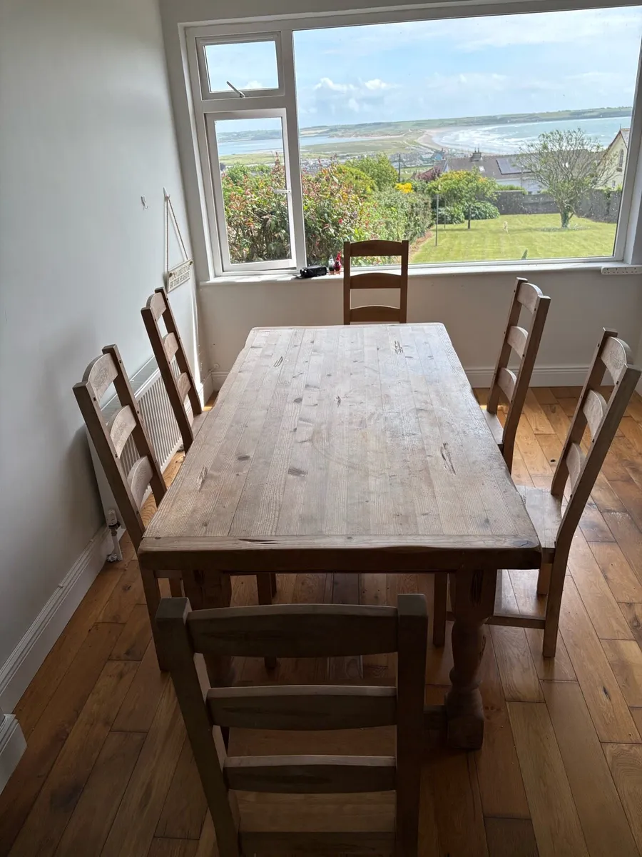 Dining table - Image 1