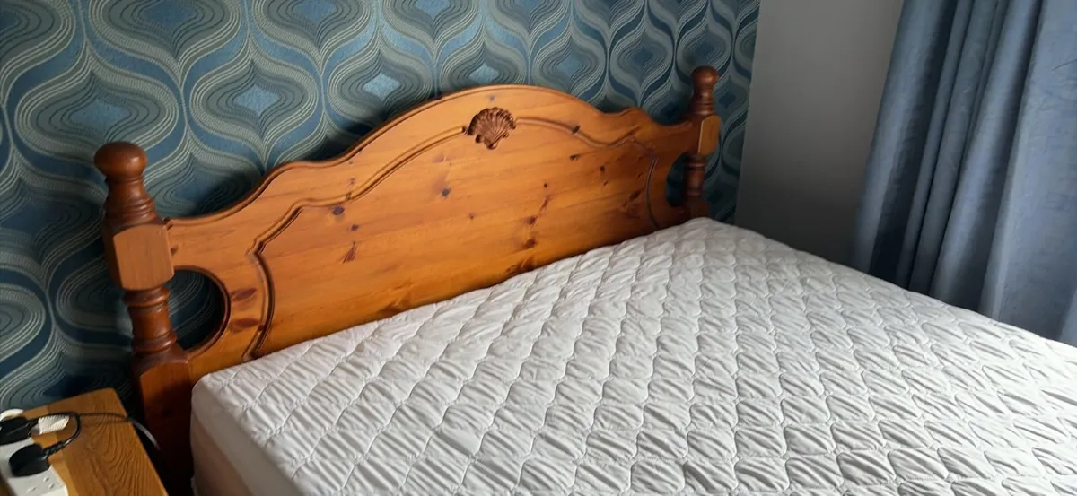 Pine Bed - Image 1