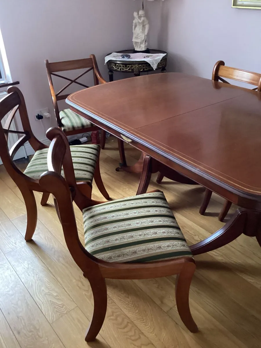 Dining table (extendable) and 6 upholstered chairs - Image 1