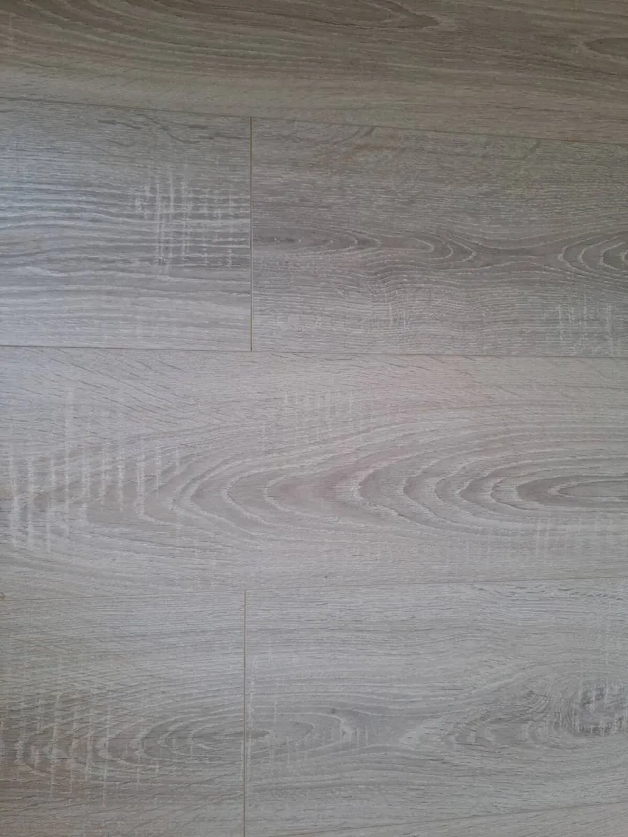 Laminate flooring - Image 1