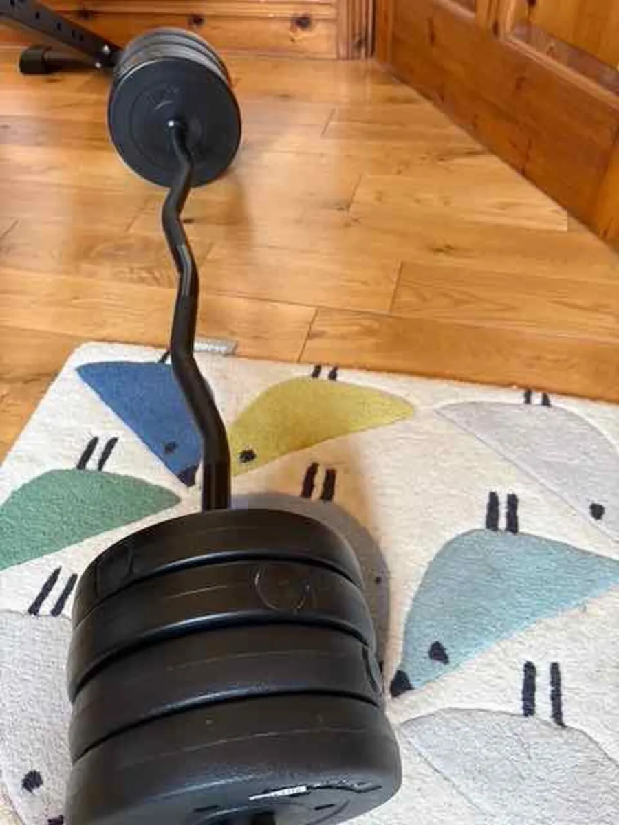 EZ curl barbell with 2 dumbbells and plates - Image 3