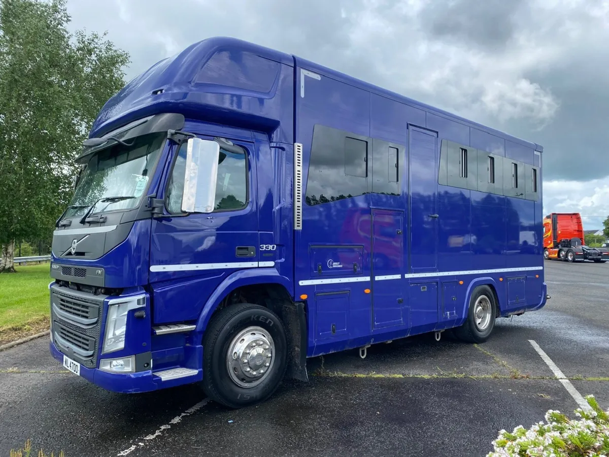 Volvo FM330 Horse Box For Sale (2017) - Image 3