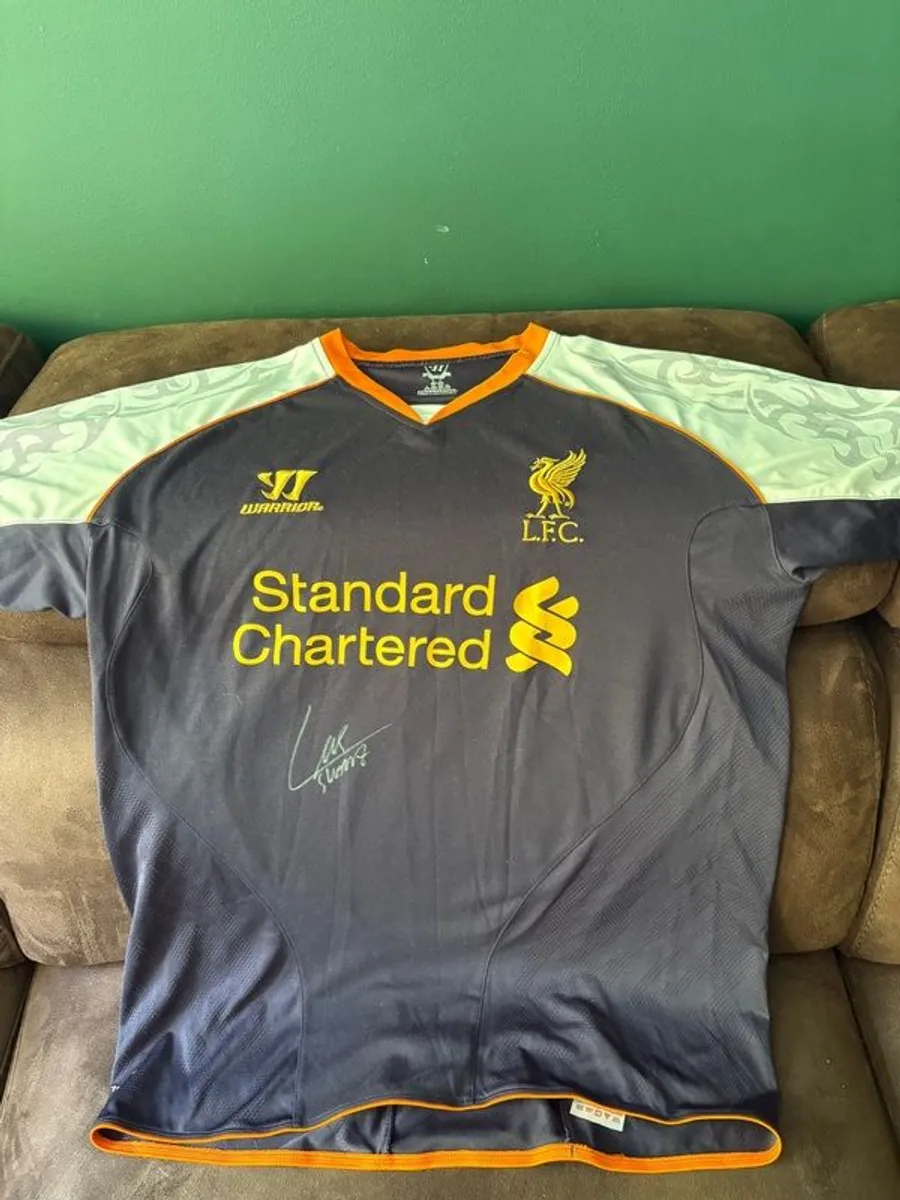 Luis Suarez signed Liverpool jersey - Image 1