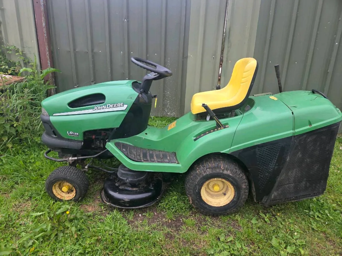 John Deere ride on lawnmower - Image 1