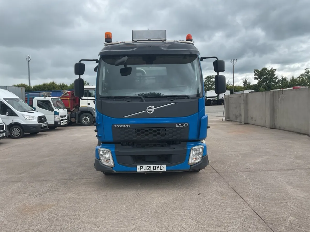 2021 Volvo FL250 4x2 Sweeper - Image 2