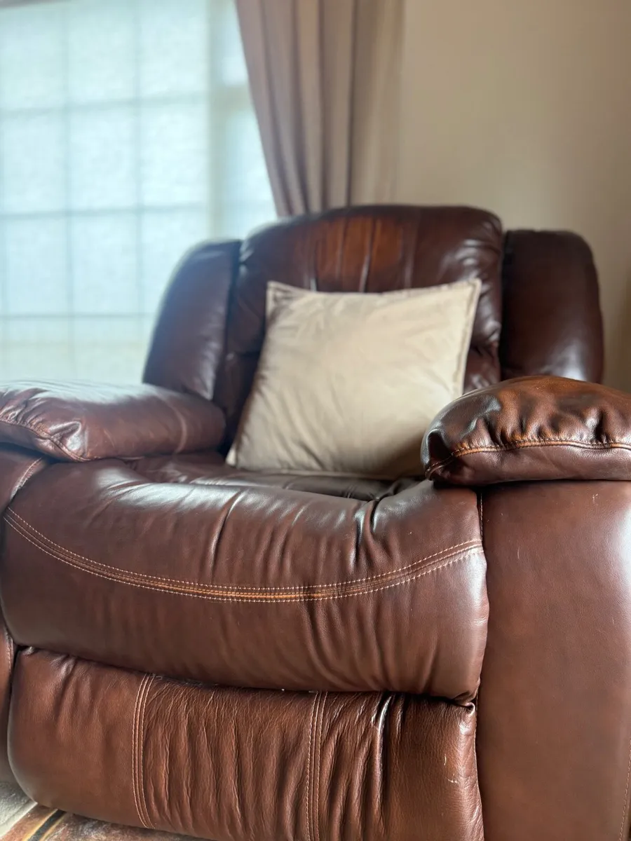 Brown Leather Recliner Suite 3,2,1 Set sofa, couch - Image 4