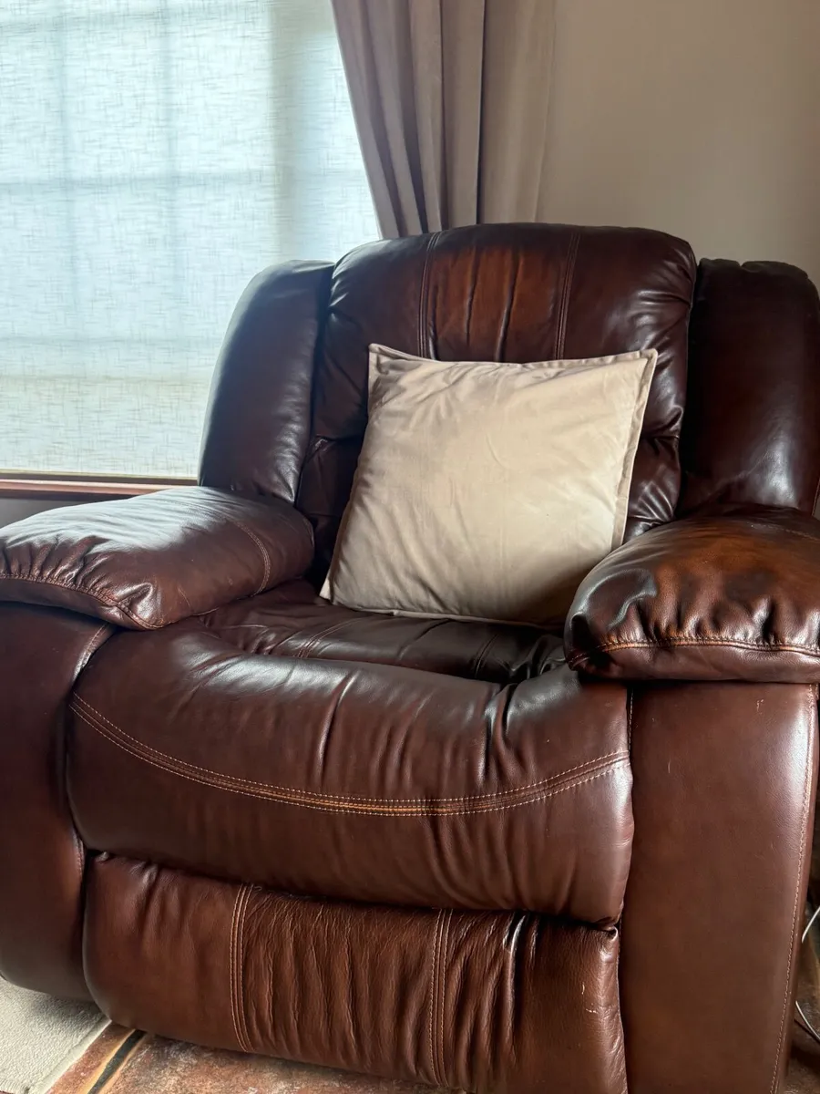 Brown Leather Recliner Suite 3,2,1 Set sofa, couch - Image 1