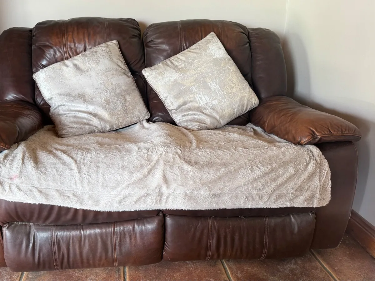 Brown Leather Recliner Suite 3,2,1 Set sofa, couch - Image 3