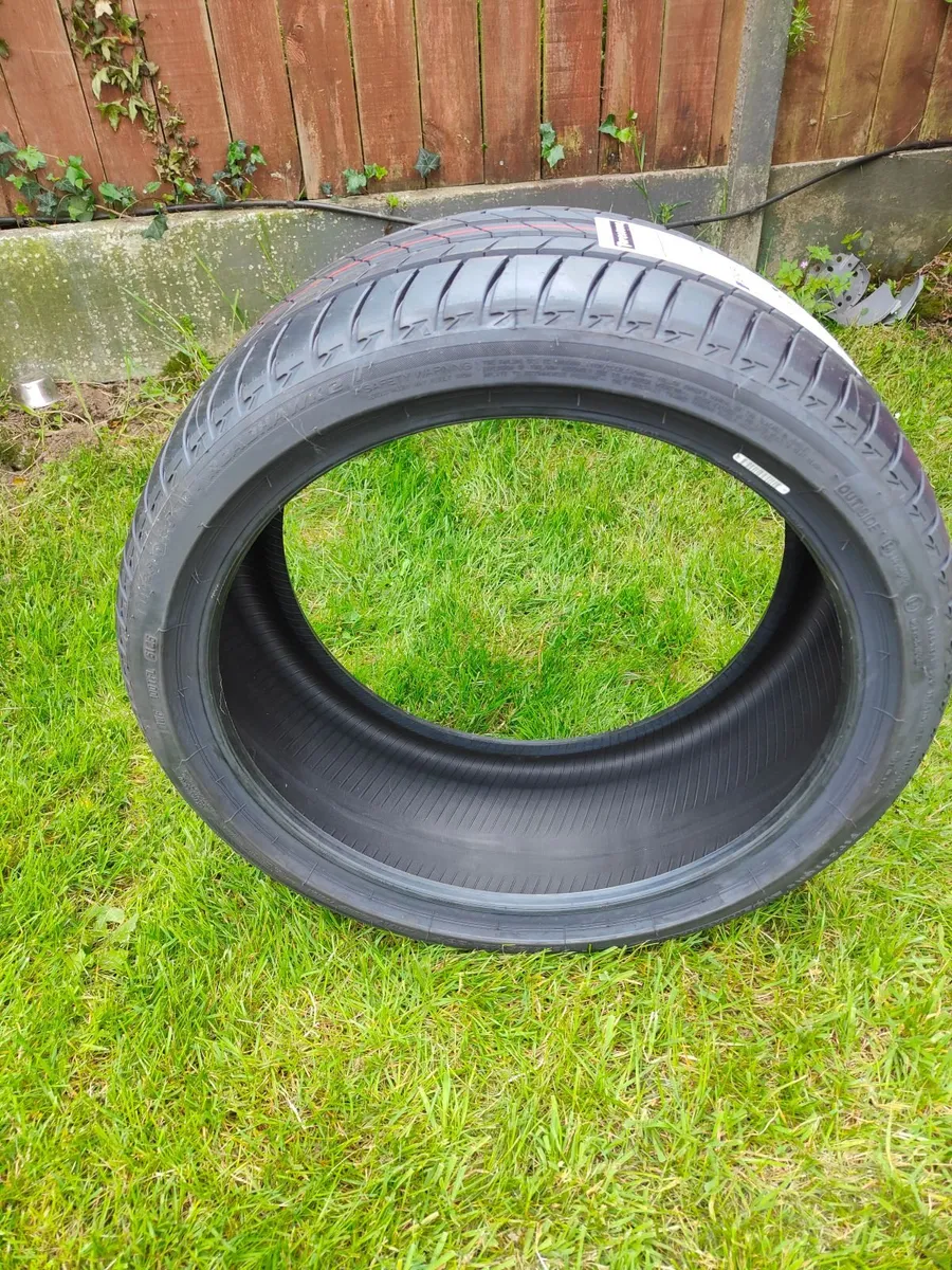 One 19" tyre - Image 4