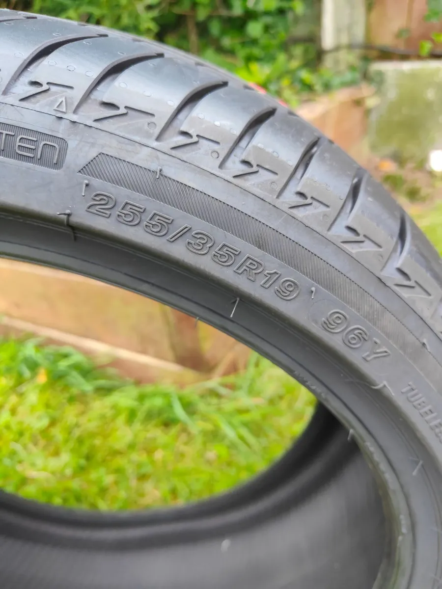 One 19" tyre - Image 3