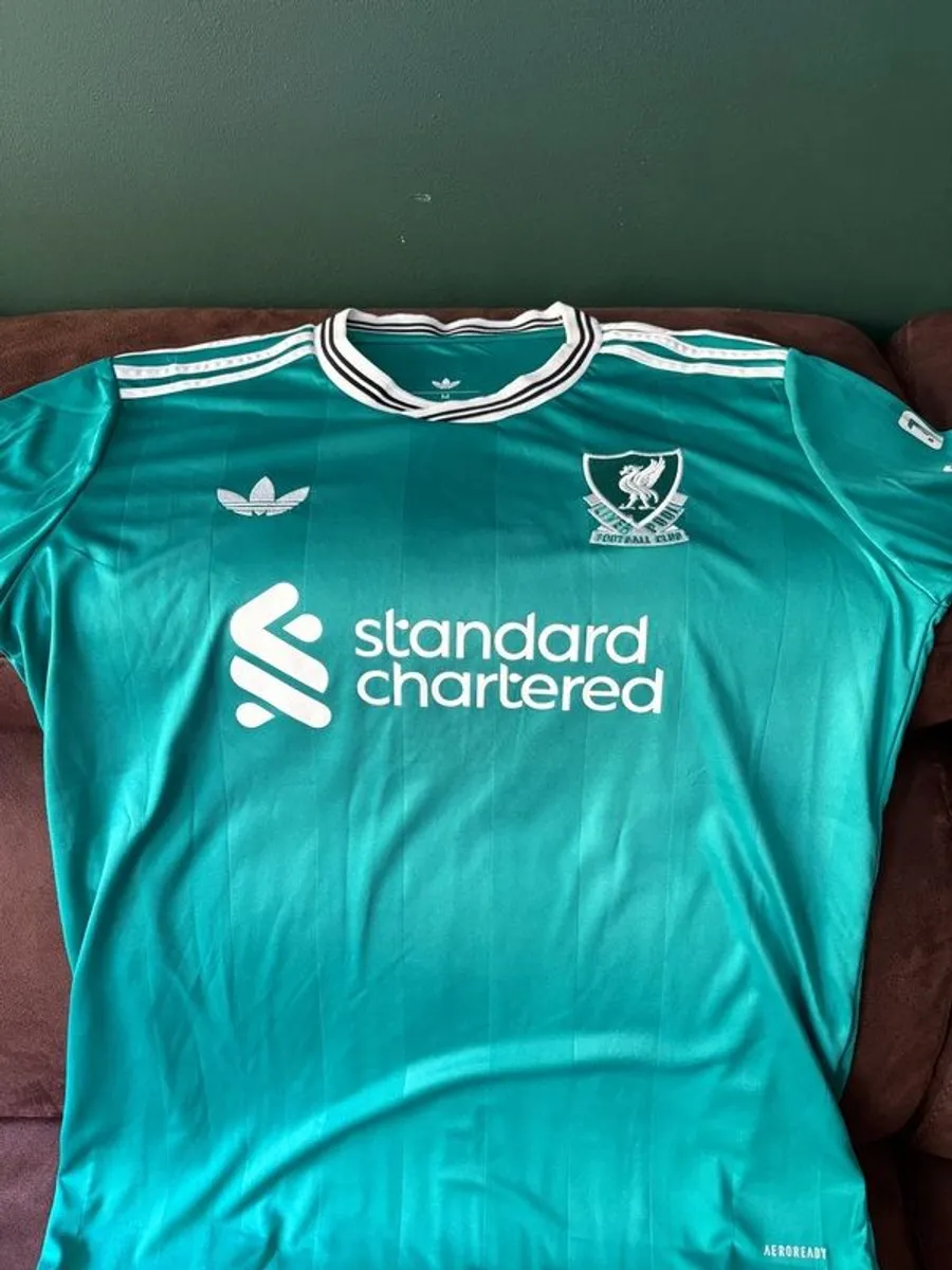 Andy Robertson signed Liverpool jersey - Image 4