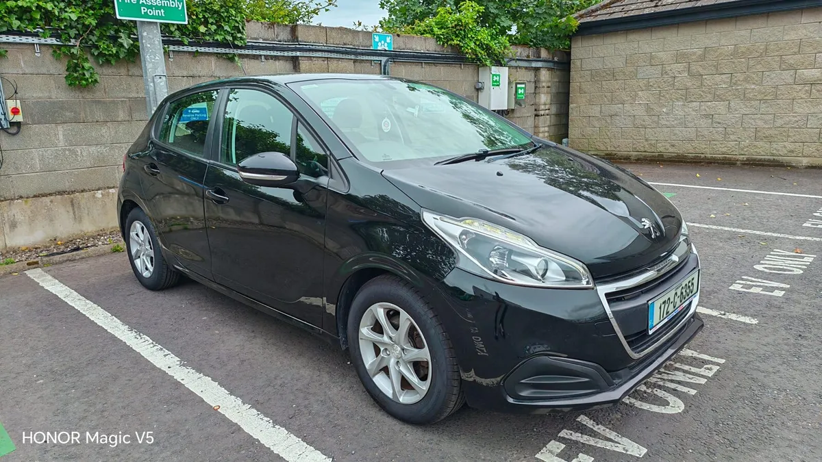 Peugeot 208 - Image 1