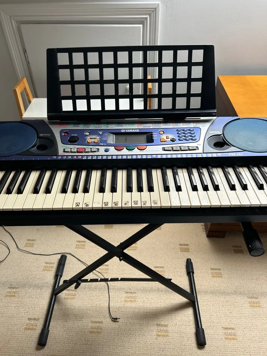 Yamaha keyboard - Image 2