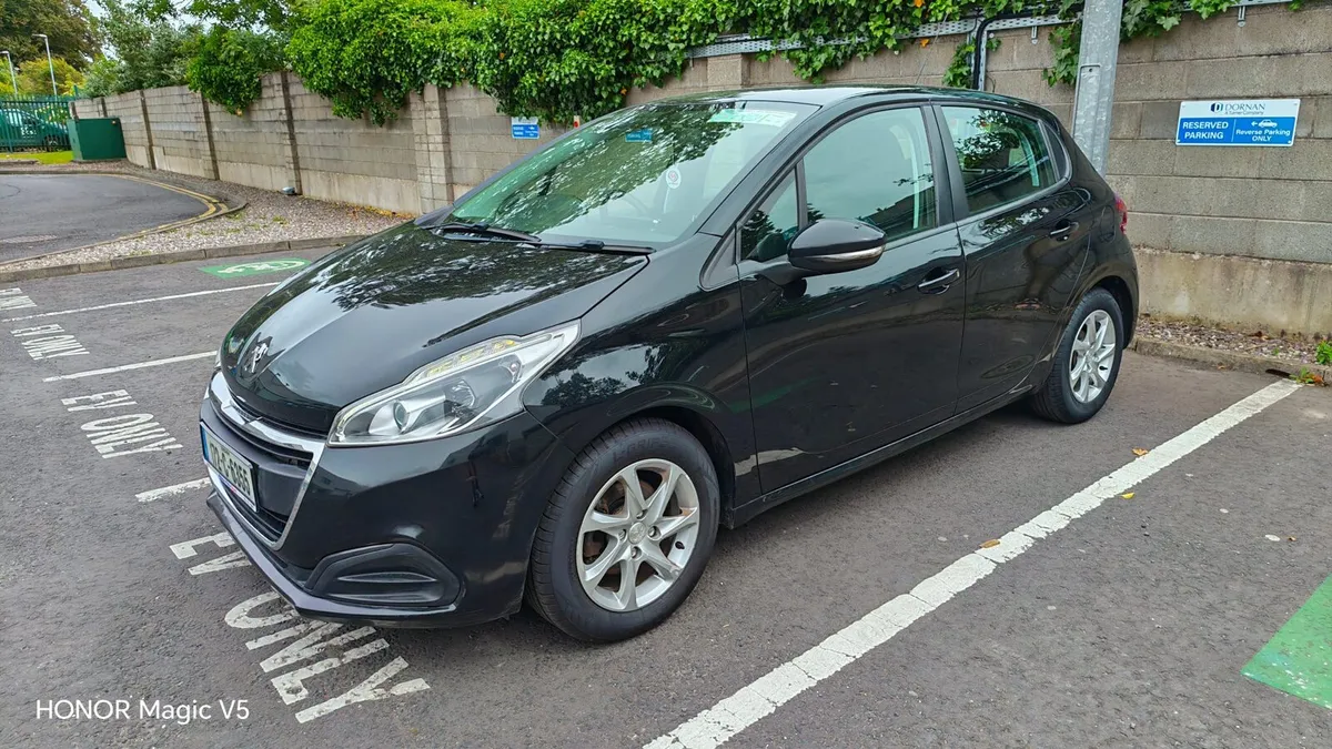 Peugeot 208 - Image 2