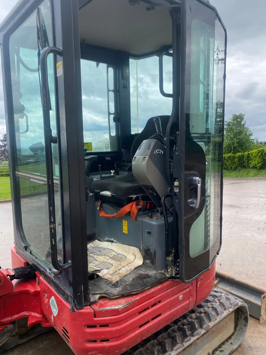 2020 TAKEUCHI TB23R - Image 4