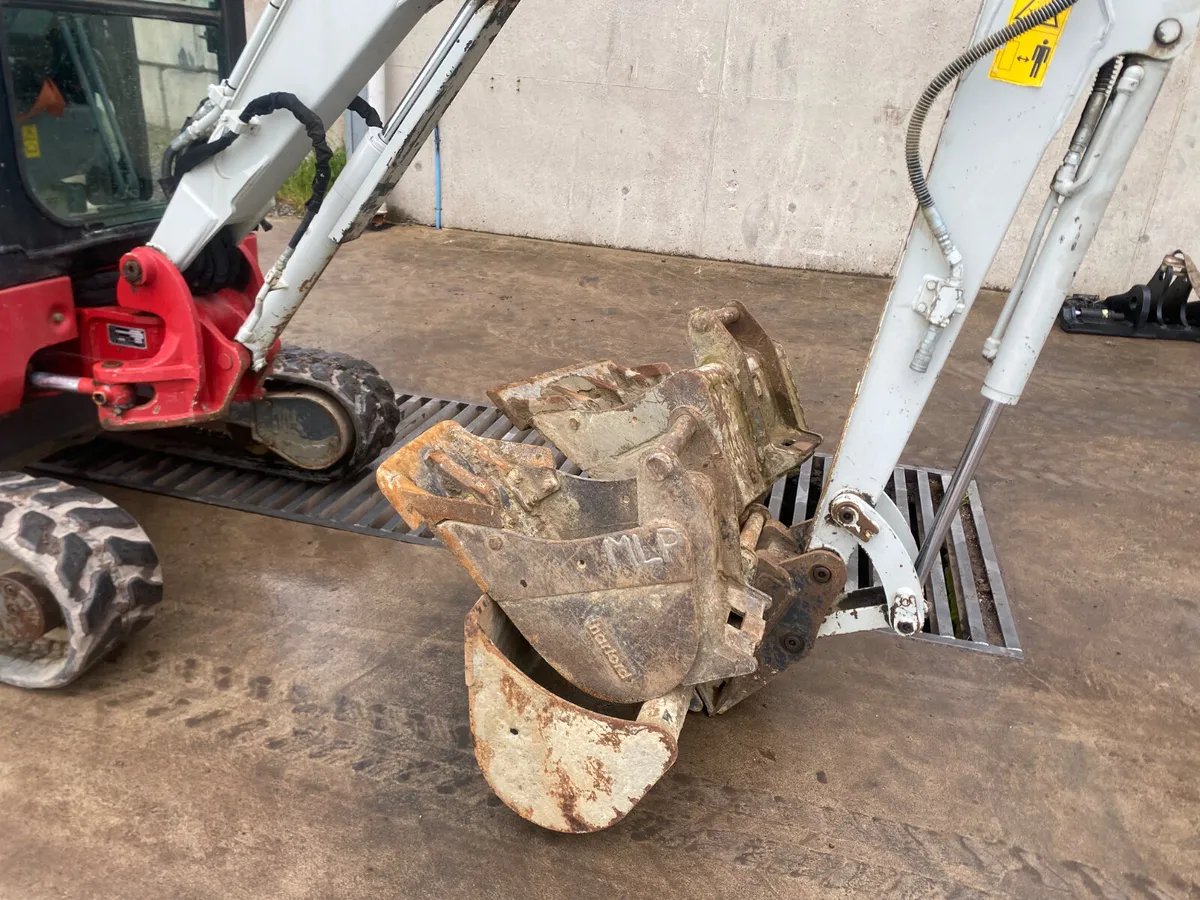 2020 TAKEUCHI TB23R - Image 3
