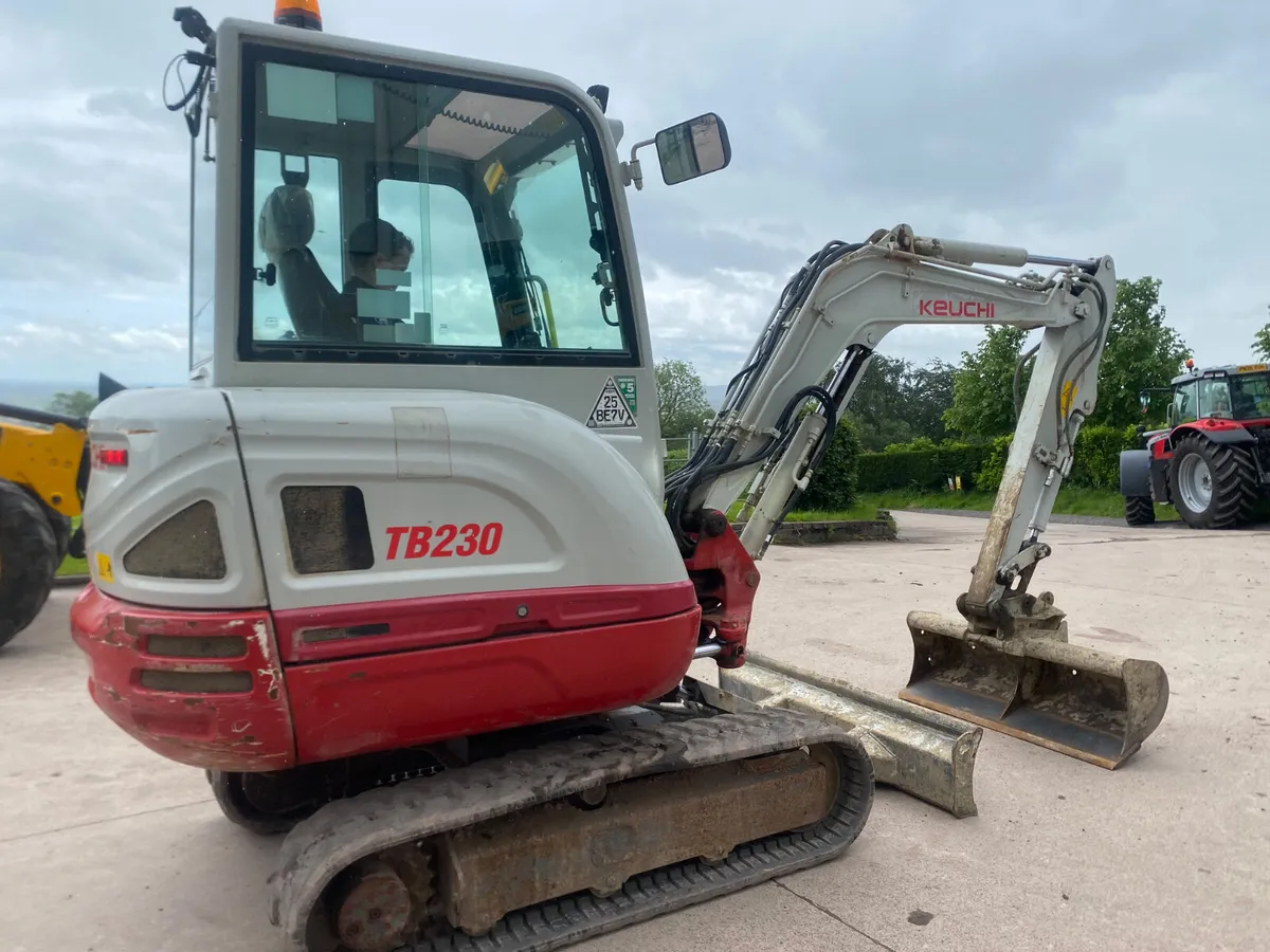 2022 TAKEUCHI TB230 - Image 4