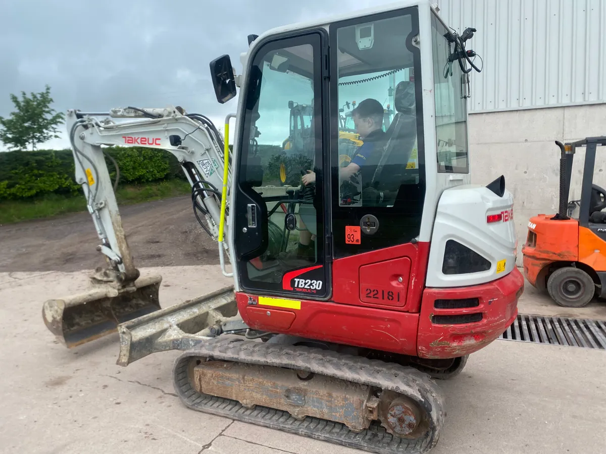 2022 TAKEUCHI TB230 - Image 3