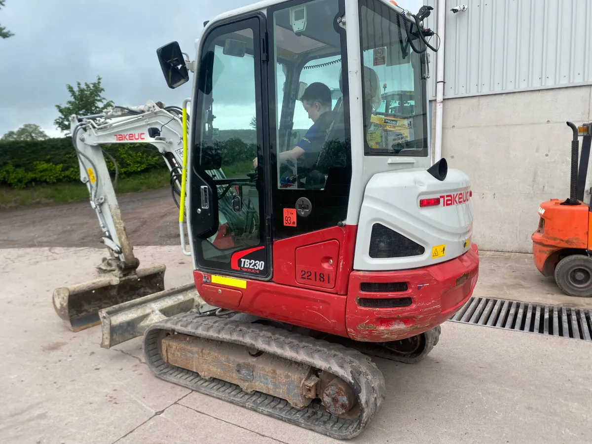 2022 TAKEUCHI TB230 - Image 2