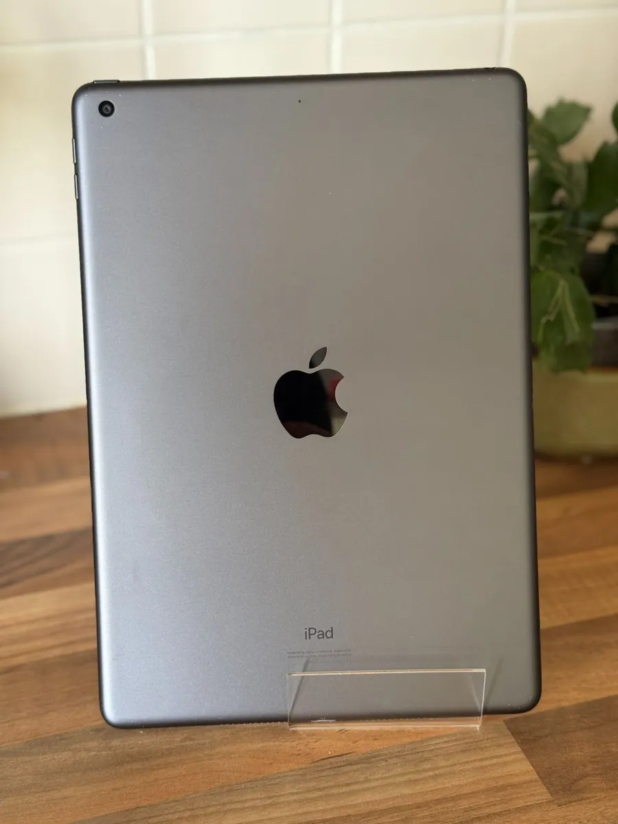 iPad 7th 32GB 10.2" - Image 3