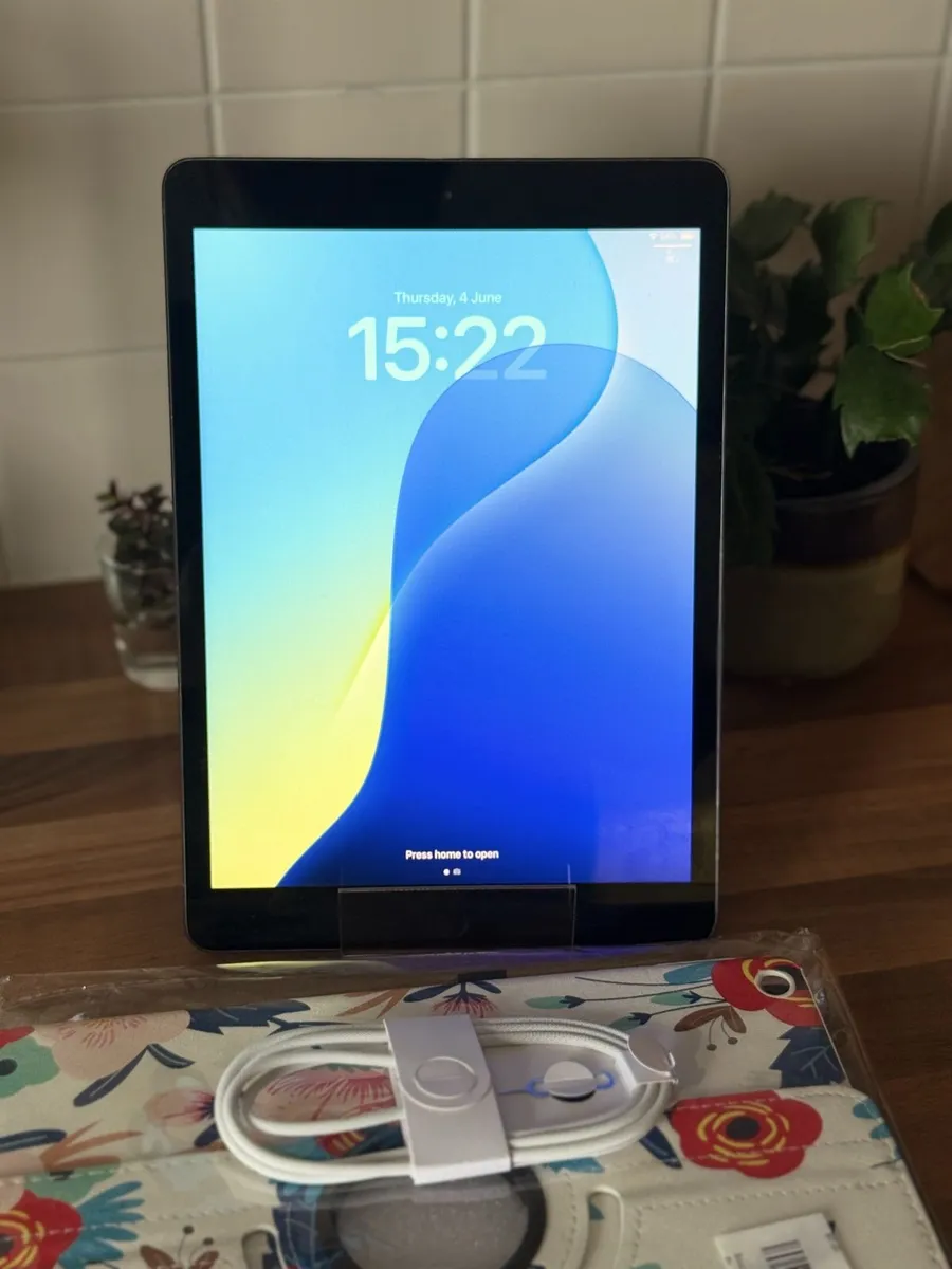iPad 7th 32GB 10.2" Wi-Fi - Image 1