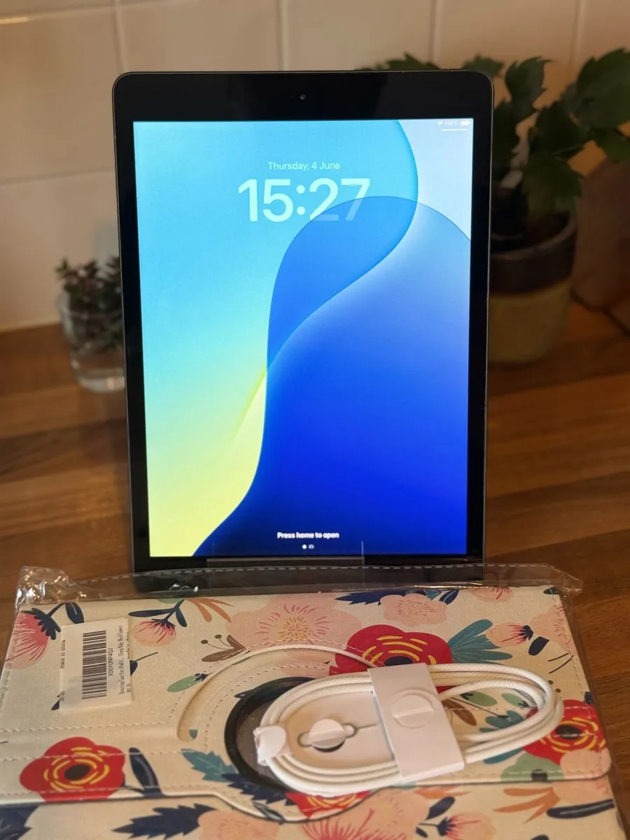 iPad 7th 32GB 10.2" Wi-Fi - Image 1