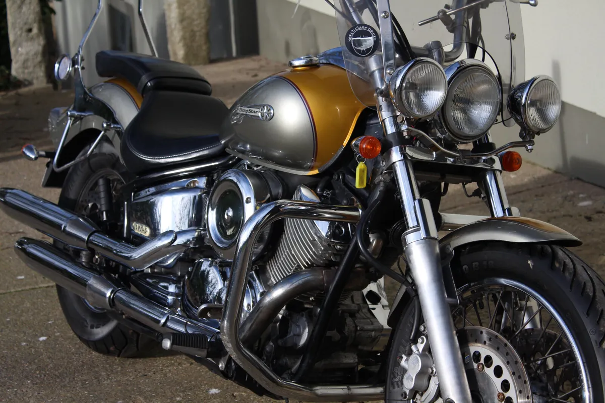 1999 Yamaha Dragstar XVS1100 Custom. - Image 2