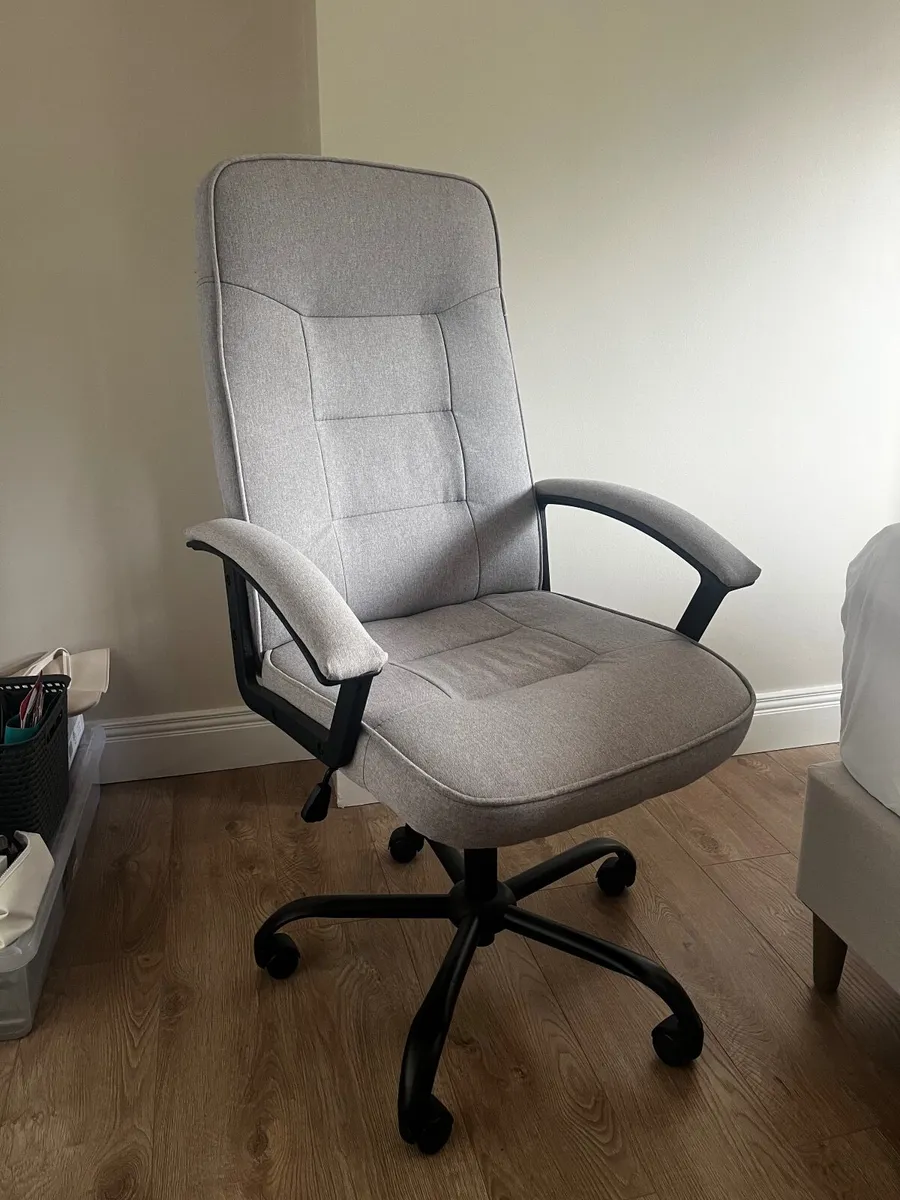 Office chair - Image 1